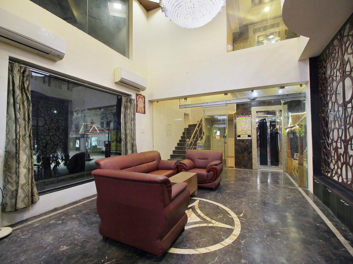 Oyo 11489 Pkn Classic Regency Madurai Dış mekan fotoğraf