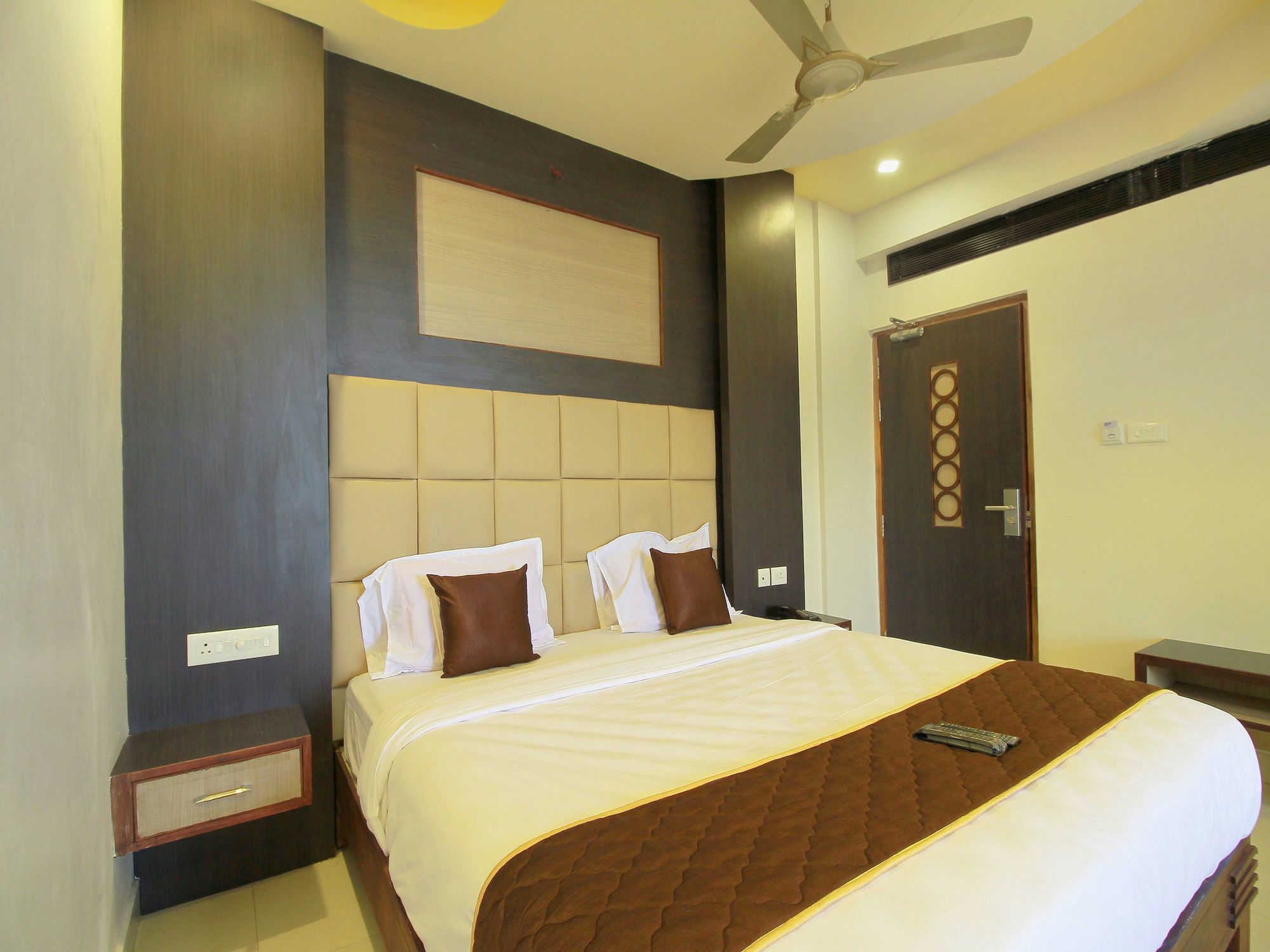 Oyo 11489 Pkn Classic Regency Madurai Dış mekan fotoğraf